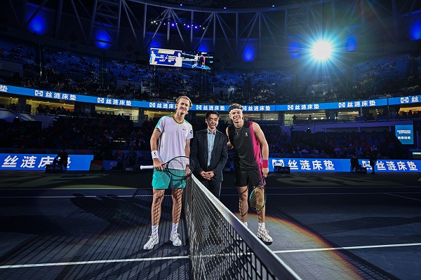 不加雕琢的 不加雕琢的