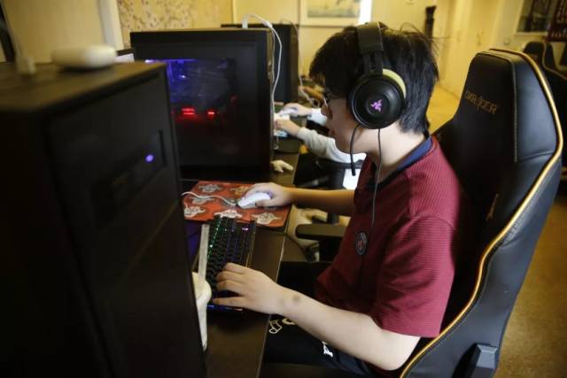 返攻局里 返攻局里